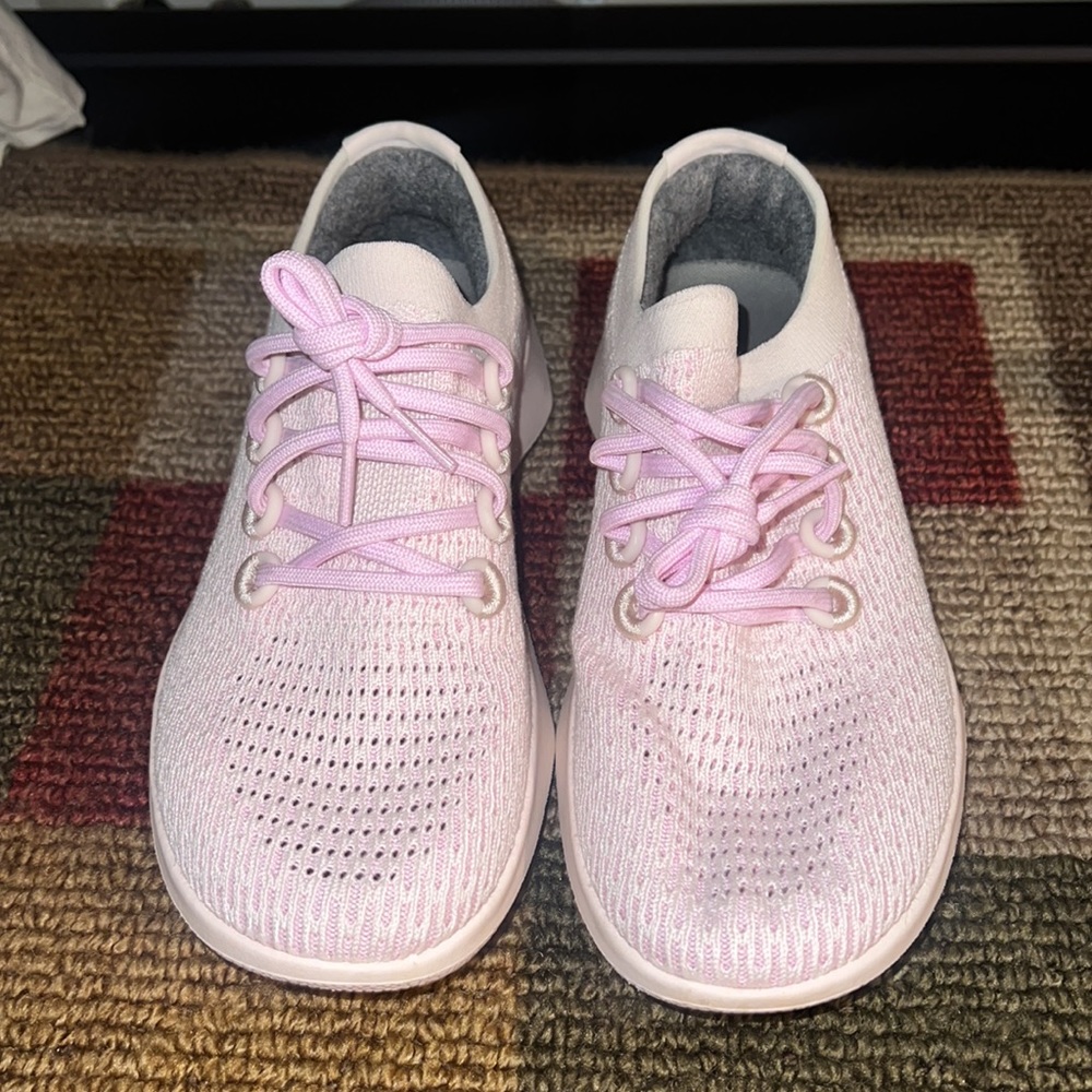 LIKE NEW women’s allbirds tennis shoes limited edition pink